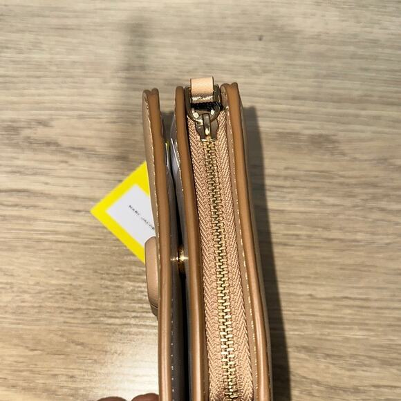 Marc Jacobs Tan Leather Wallet NWT - Picture 4 of 8